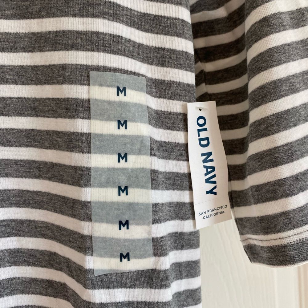 NWT Old Navy size medium grey white striped classic fit scoop back top - Picture 4 of 5